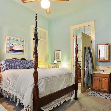 La Dauphine Bed And Breakfast-2